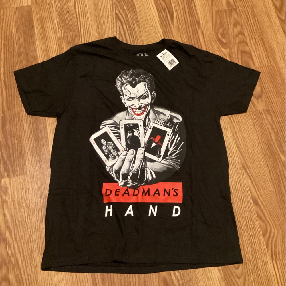 Men’s t shirt with logo on the front size Large brand Batman color black